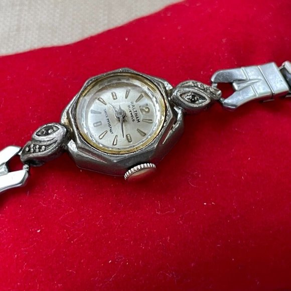 Vintage Waltham Ladies Wristwatch Handwinding Shock Resistance Quartz Watch - Picture 3 of 11